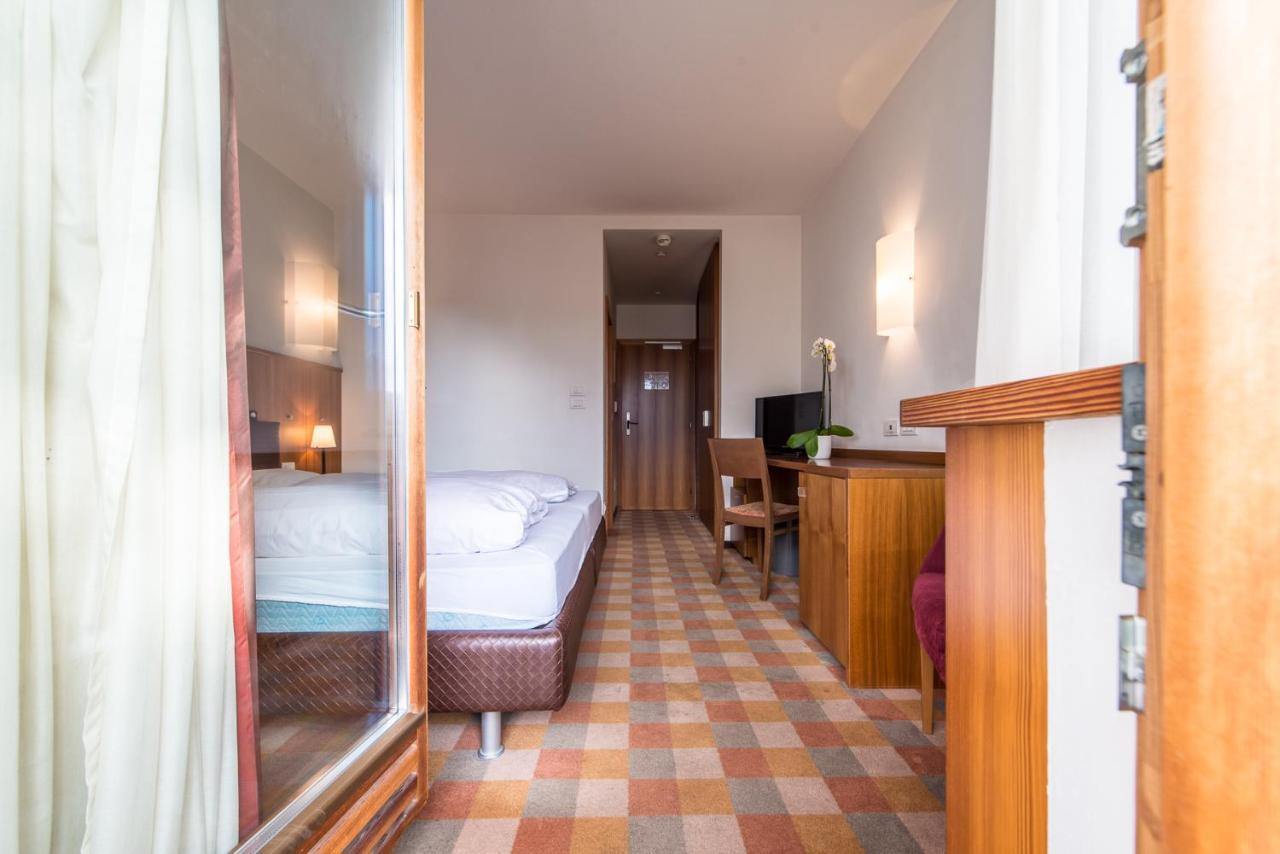 Hotel Tubris Кампо-Турес Экстерьер фото